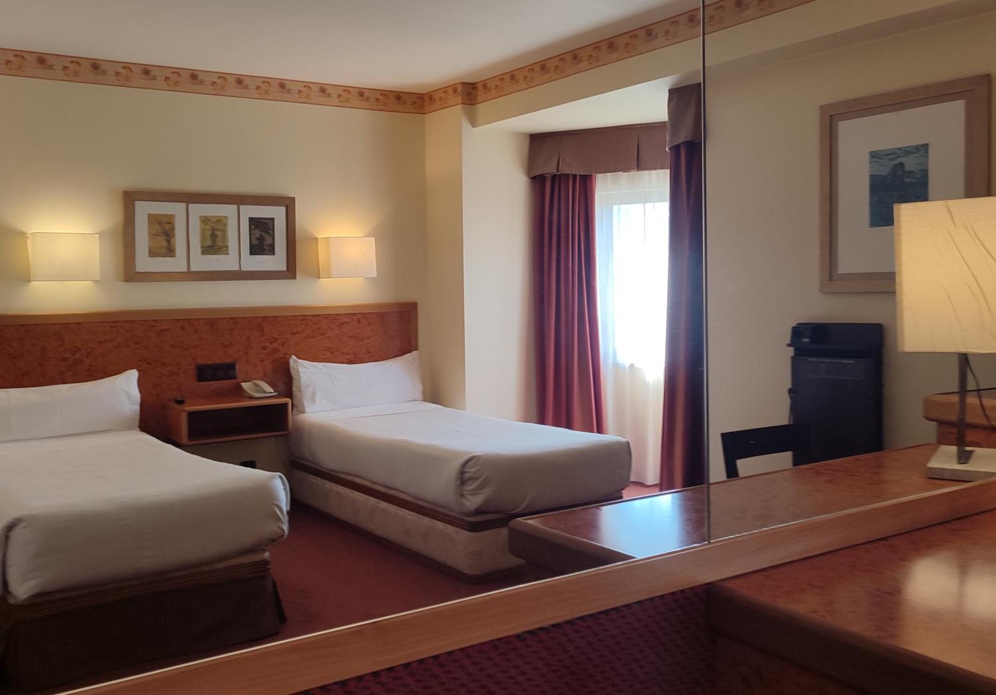 Hotel Sercotel Cuatro Postes Ávila Екстериор снимка