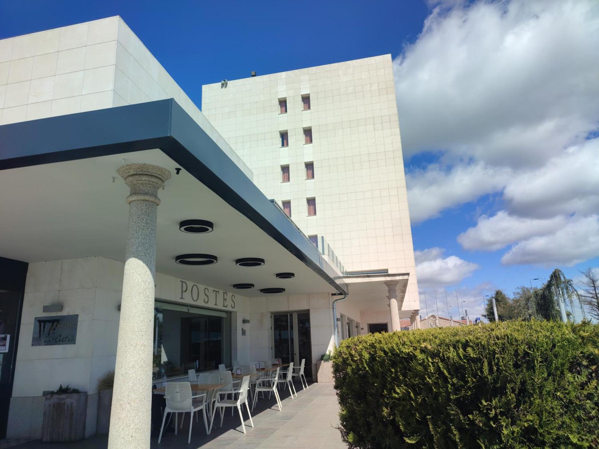 Hotel Sercotel Cuatro Postes Ávila Екстериор снимка