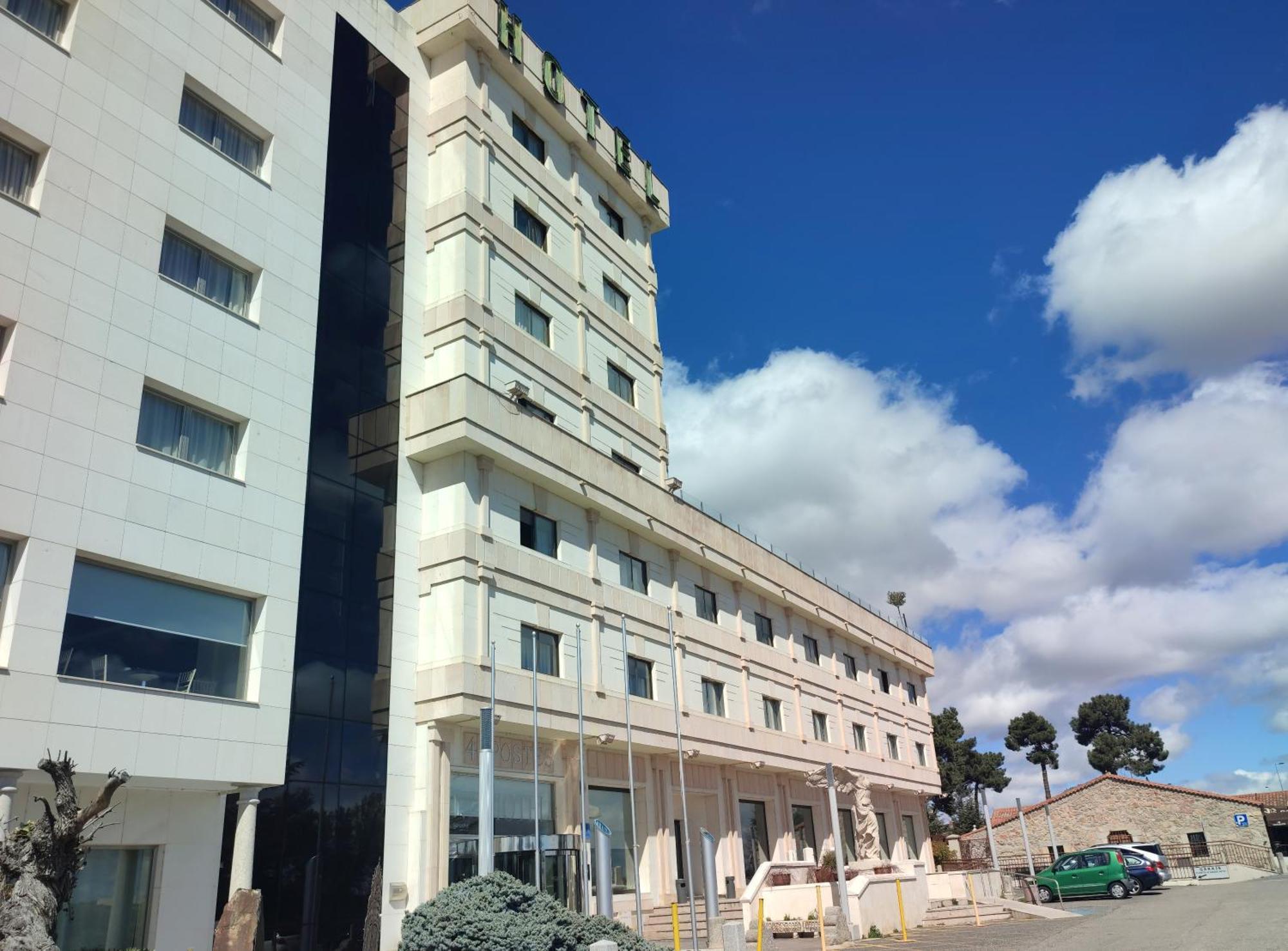 Hotel Sercotel Cuatro Postes Ávila Екстериор снимка