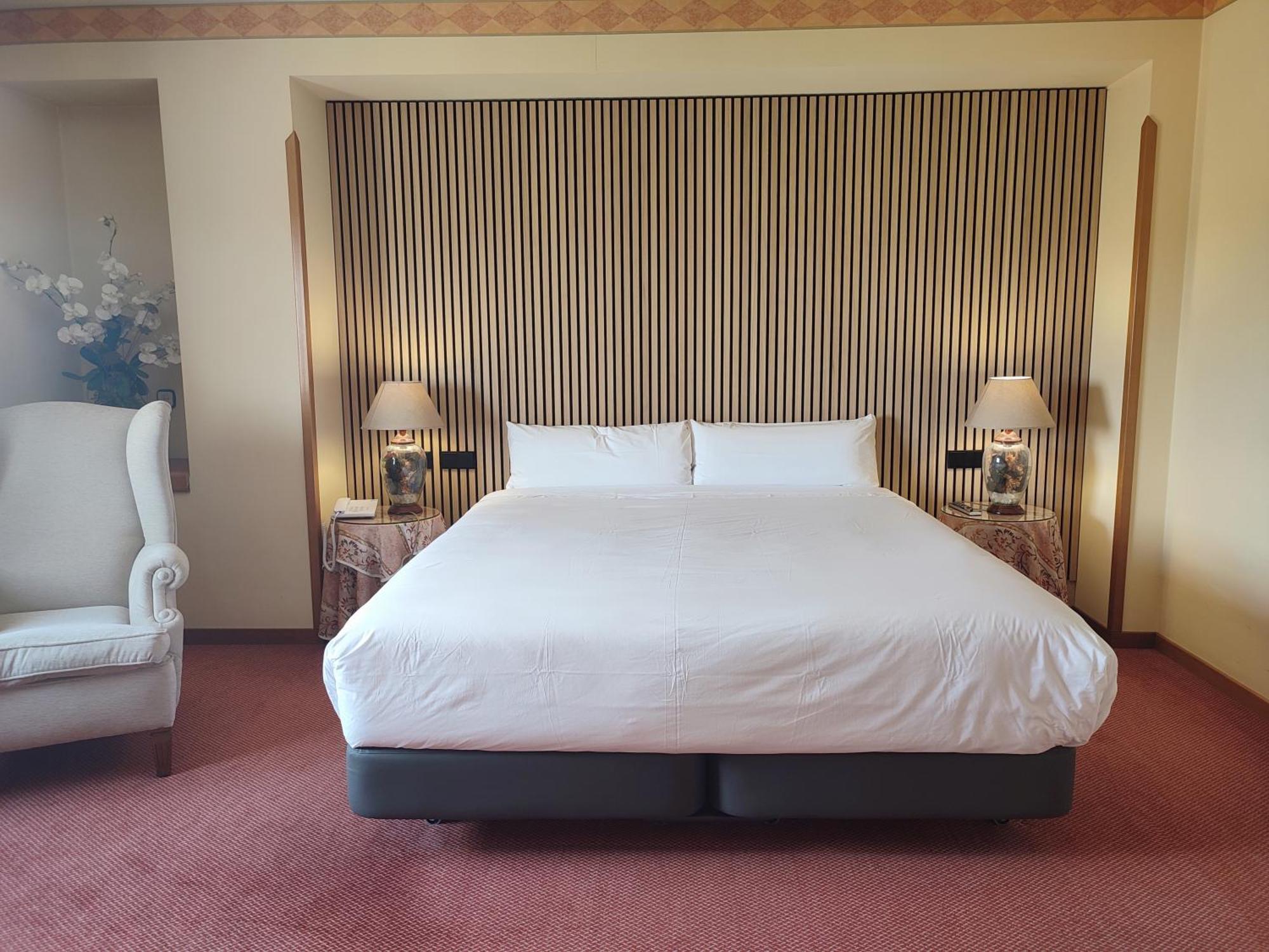 Hotel Sercotel Cuatro Postes Ávila Екстериор снимка