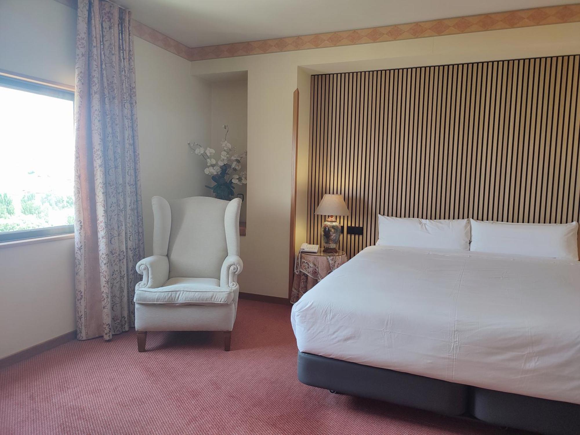 Hotel Sercotel Cuatro Postes Ávila Екстериор снимка