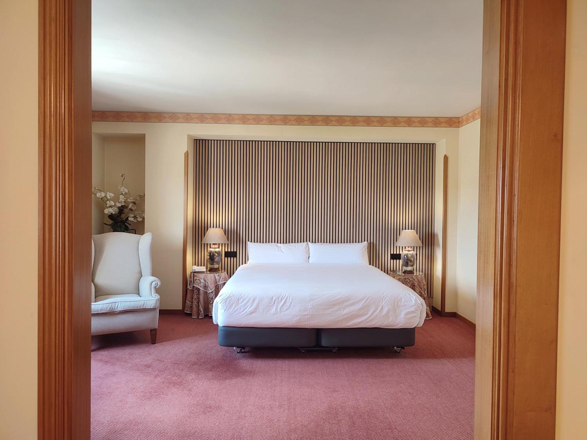 Hotel Sercotel Cuatro Postes Ávila Екстериор снимка