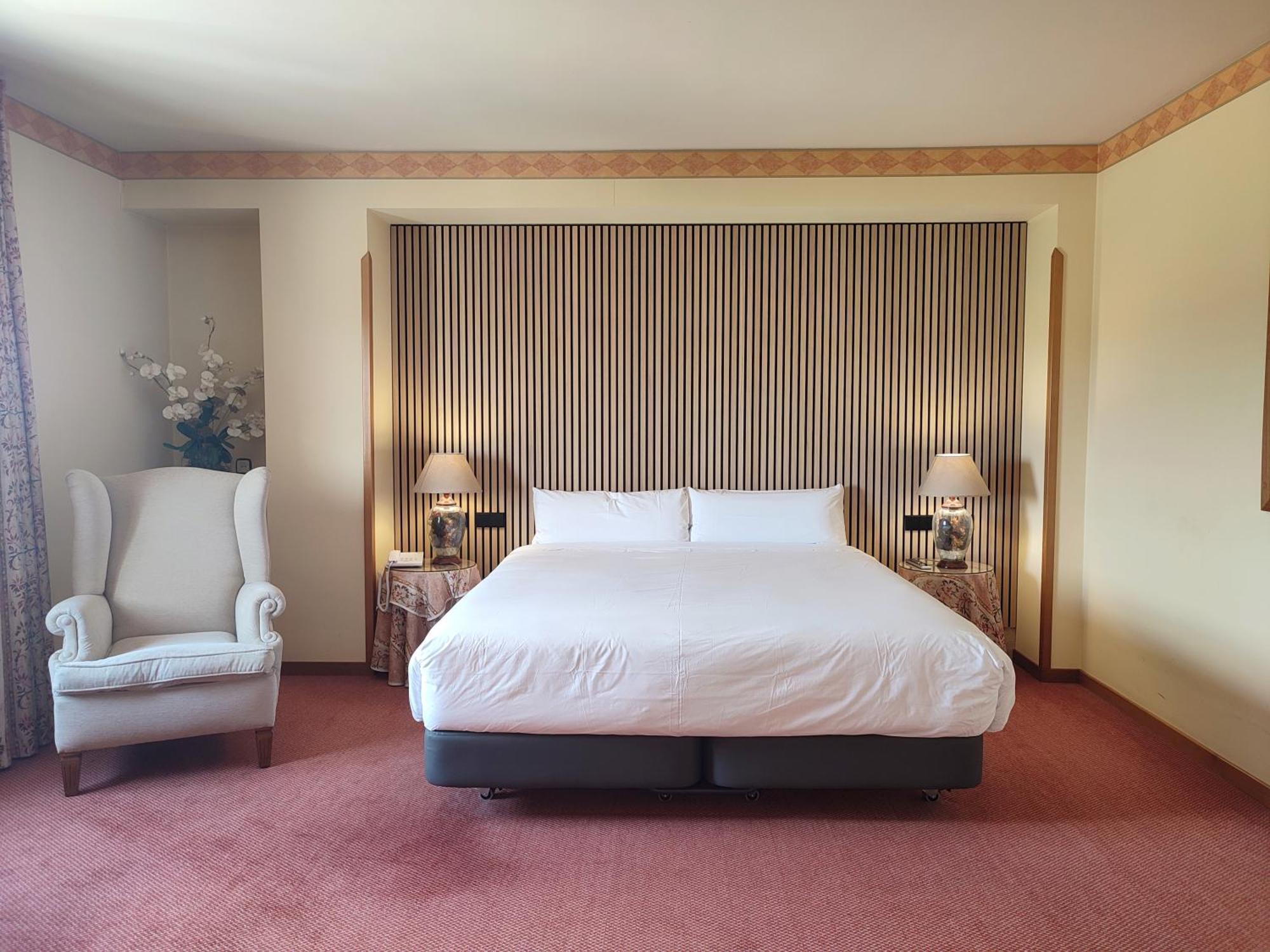 Hotel Sercotel Cuatro Postes Ávila Екстериор снимка