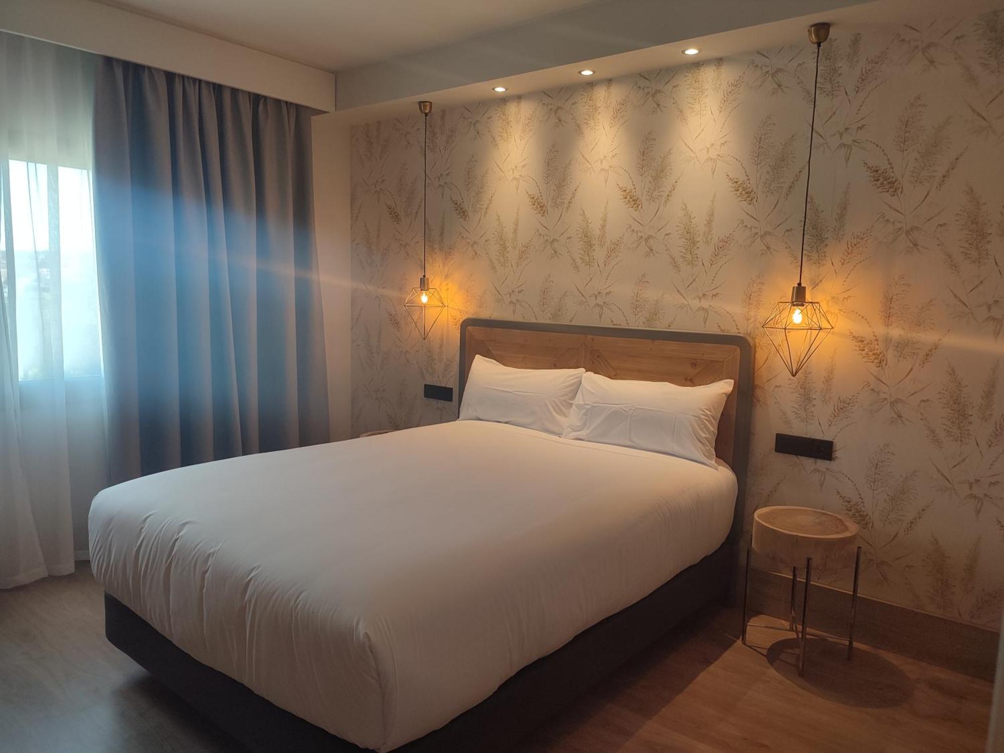 Hotel Sercotel Cuatro Postes Ávila Екстериор снимка