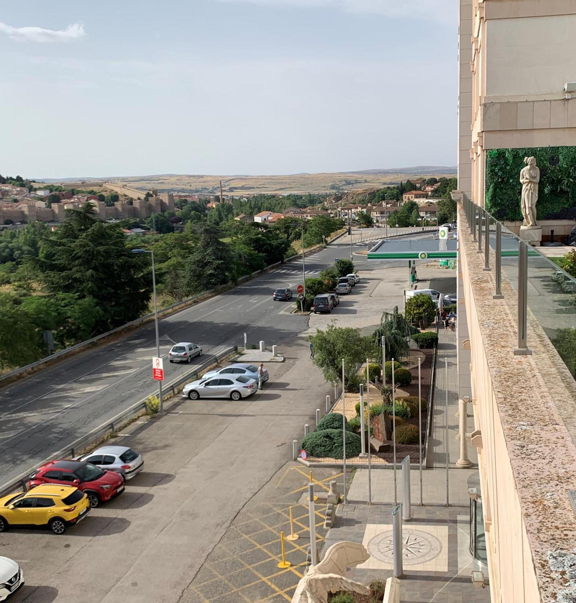 Hotel Sercotel Cuatro Postes Ávila Екстериор снимка