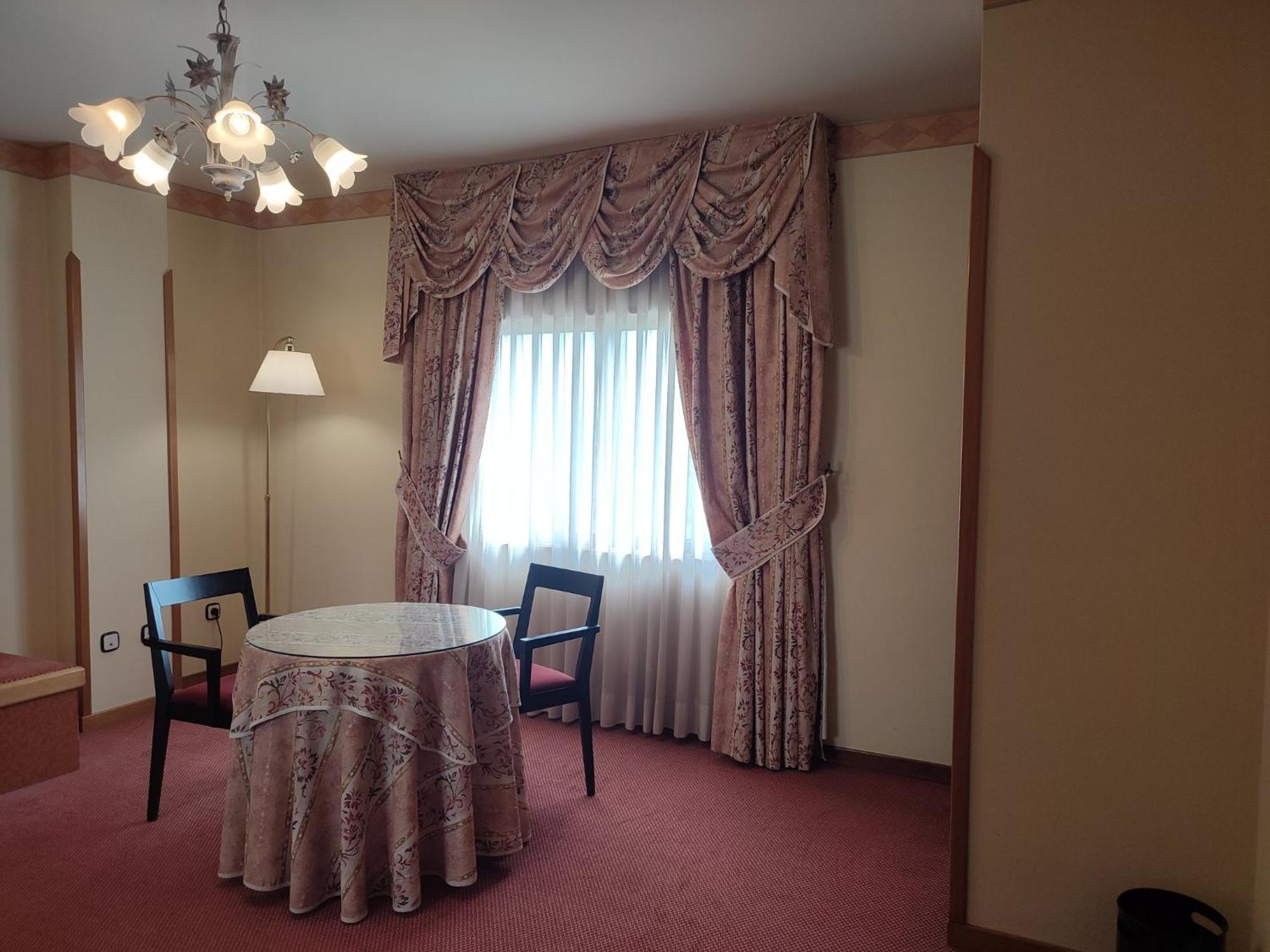 Hotel Sercotel Cuatro Postes Ávila Екстериор снимка