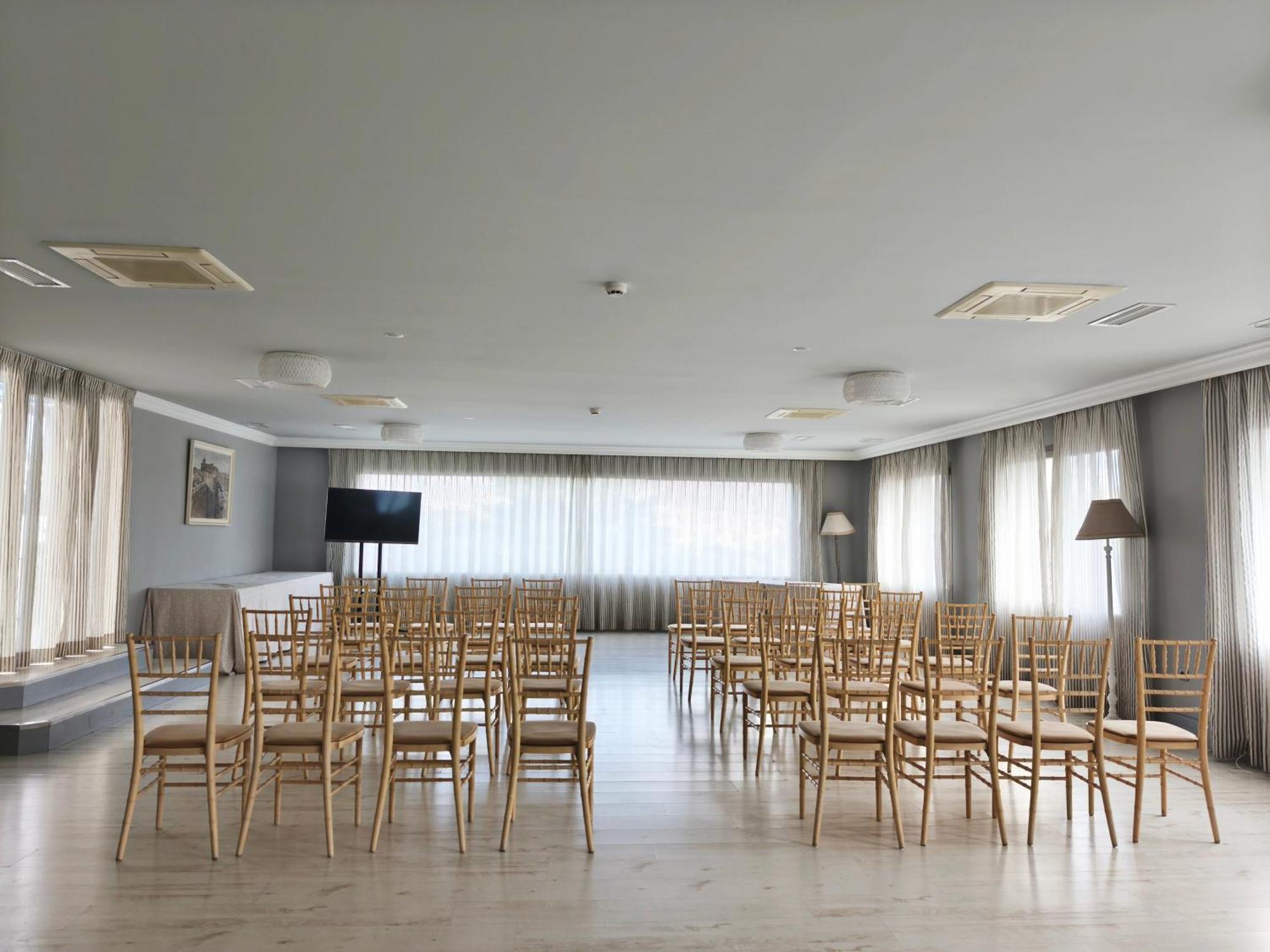 Hotel Sercotel Cuatro Postes Ávila Екстериор снимка