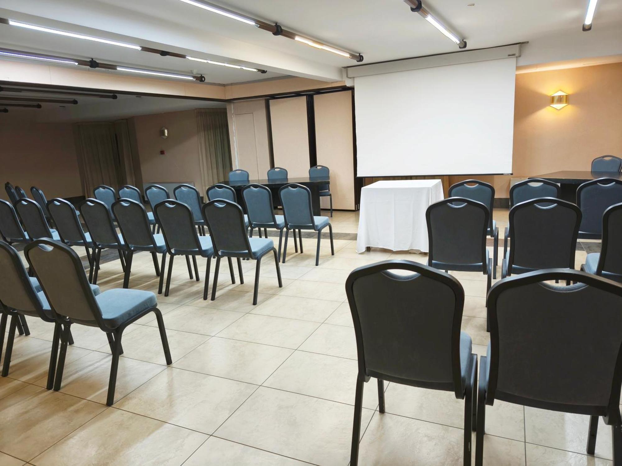Hotel Sercotel Cuatro Postes Ávila Екстериор снимка