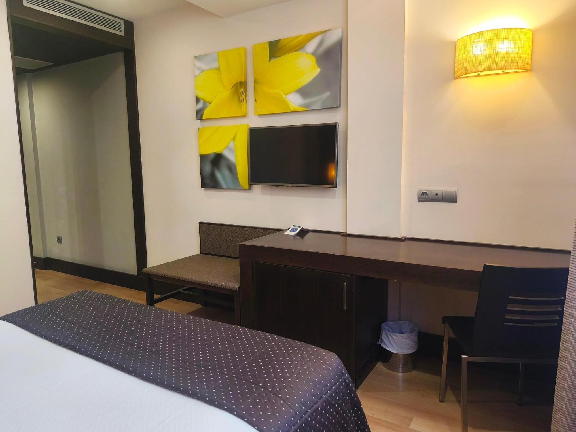 Hotel Sercotel Cuatro Postes Ávila Екстериор снимка