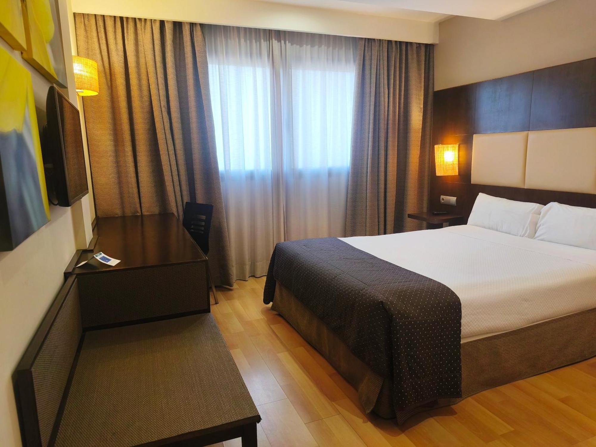 Hotel Sercotel Cuatro Postes Ávila Екстериор снимка