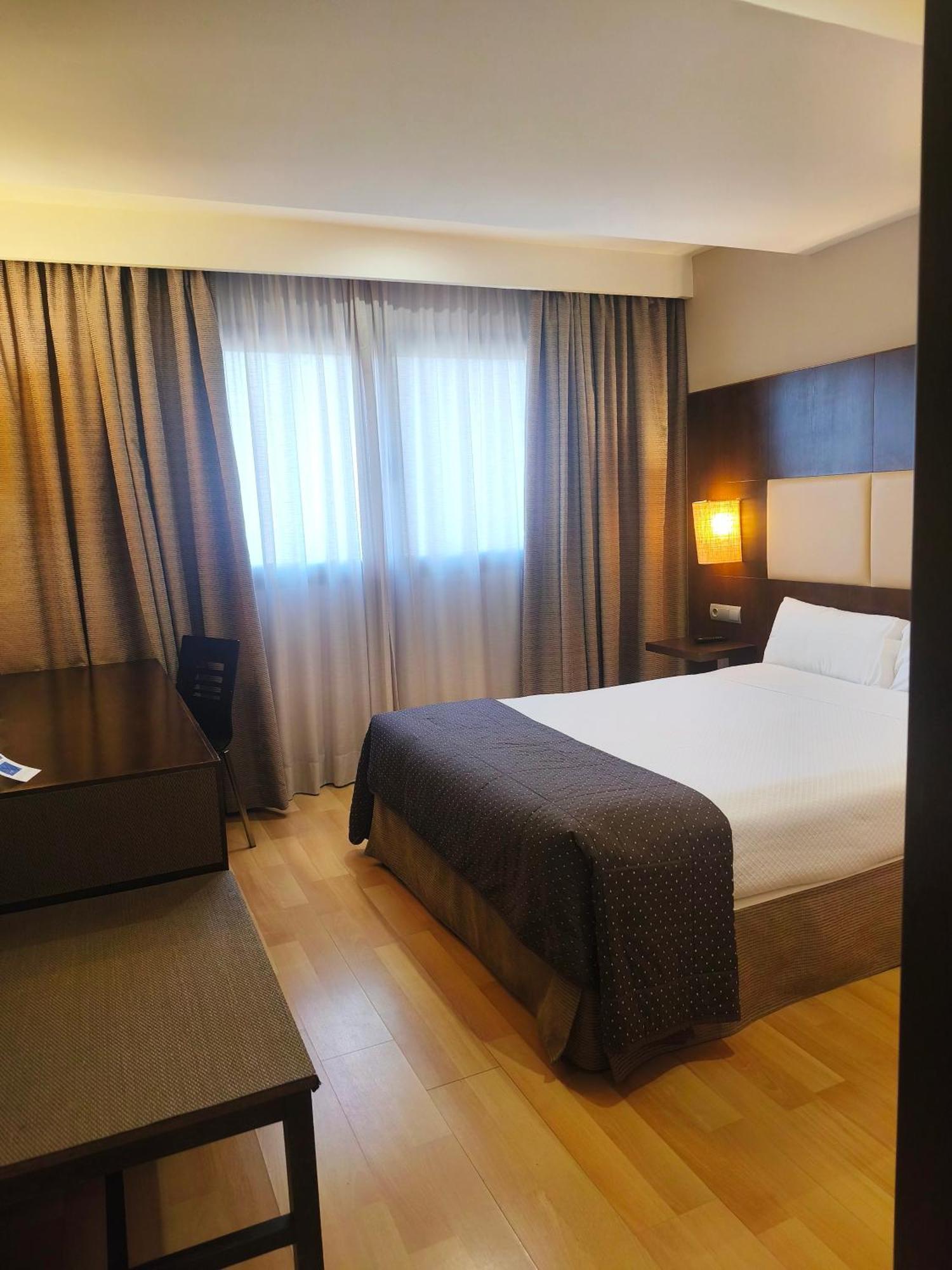 Hotel Sercotel Cuatro Postes Ávila Екстериор снимка